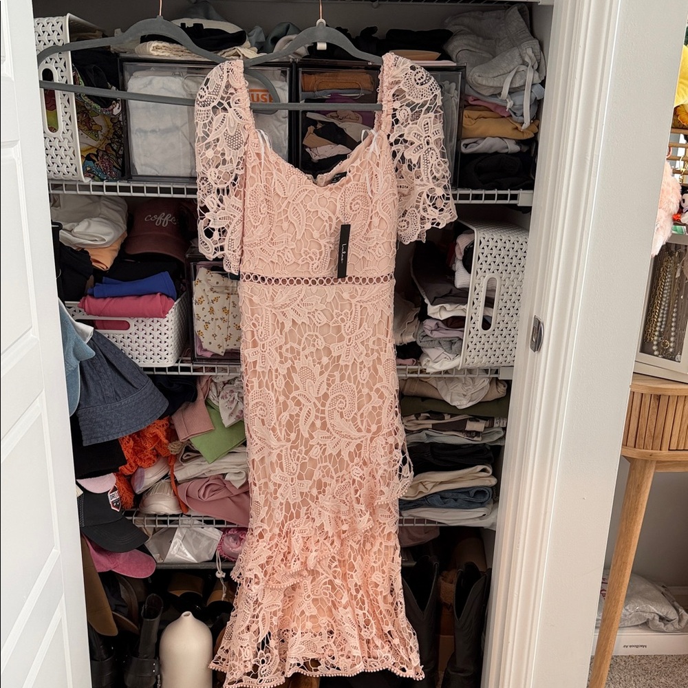 Lulu's NWT Blush Lace Bodycon Dress